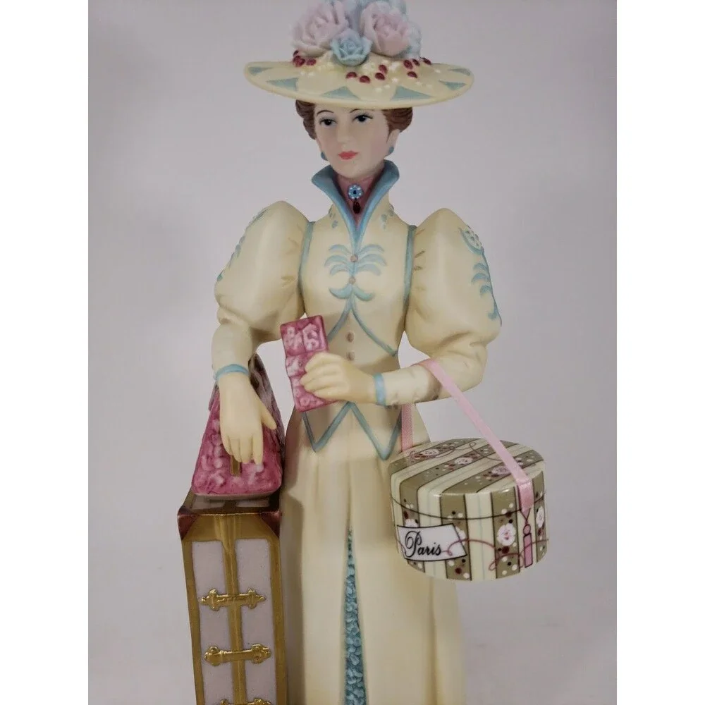 Avon Mrs Albee Award Figurine Statue 2002 in Box Representative President's Club